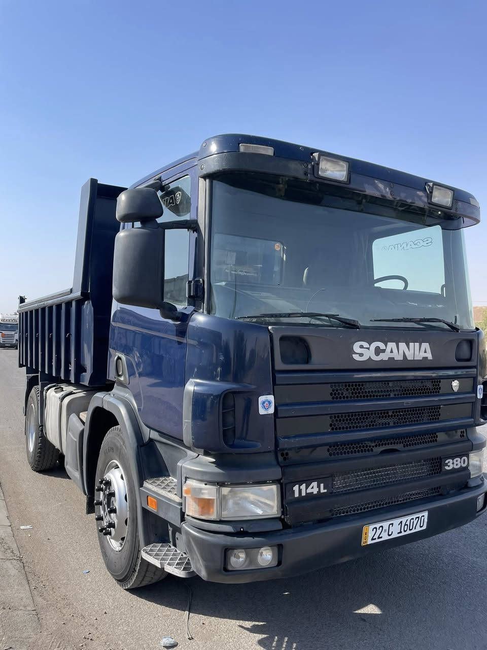 السلام عليكم
أسكانيا قلاب (٢٥٥$ 💵) ورقة 
موديل : ٢٠٠٢ ( كفالة عامة)
محرك (٦ سلندر انجيكتر ) 
كير ( ٣*٣ عادي)
رقم و سنوية جديد تحويل مباشر
مكان اربيل 
***********     📞وتس اب
*********** 📞
