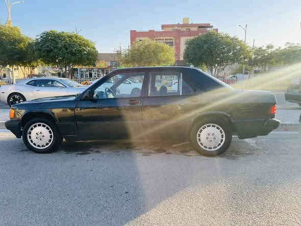 السلام عليكم  للبيع او مراوس  مارسيدس طيارين موديل 1990 محرك وكير بطه (3000) رقم اربيل شرط التحويل  
***********
