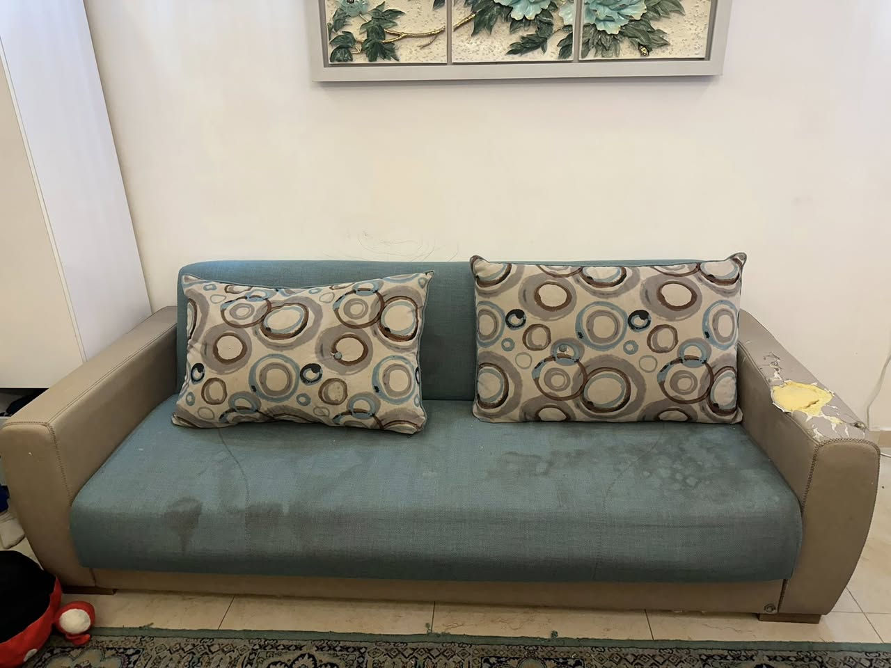 تخم ماركة دوكتاش يحتاج تنظيف والأيد  الجلد متضرره الباقي بحالة جيده خشب متين ما مكسور ٧ مقاعد ٢ قنفه و٢ كرسي ينفتح سرير وبي مخزن والسعر مناسب


**إذا كنت صاحب هذا الإعلان وتريد حذفه لأي سبب، رجاءا أرسل رسالة إلى الدعم الفني**