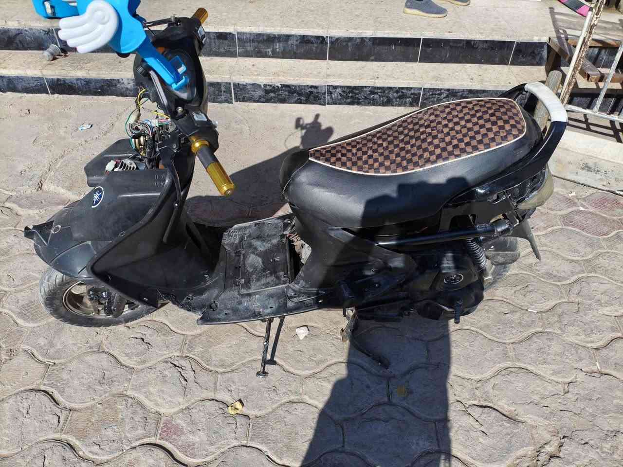 سلام عليكم فراشه فحل للبيع مكينه ماكس على الشرط ما مفتوحه مكينه حاويه شلعه + معدل مكام نجف تجدي وشوف تفحص قبل لا تاخذ *********** سعر 400
