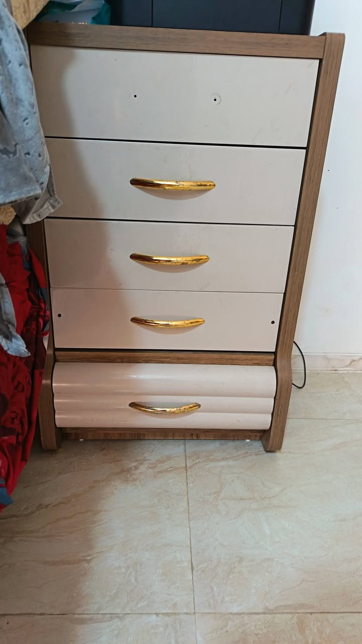 أغراض للبيع ميز بلازما و كومدي و طابعات ثنين برذز قديمة الألوان مخبوطة بيها و الخ كانون جديدة تطبع وجهين يرادلها فقط كاترجات مال الوان و بايسكل بناتي و كرسي اطفال يتخلى بالسياره الأسعار جوة كل صورة


**إذا كنت صاحب هذا الإعلان وتريد حذفه لأي سبب، رجاءا أرسل رسالة إلى الدعم الفني**
