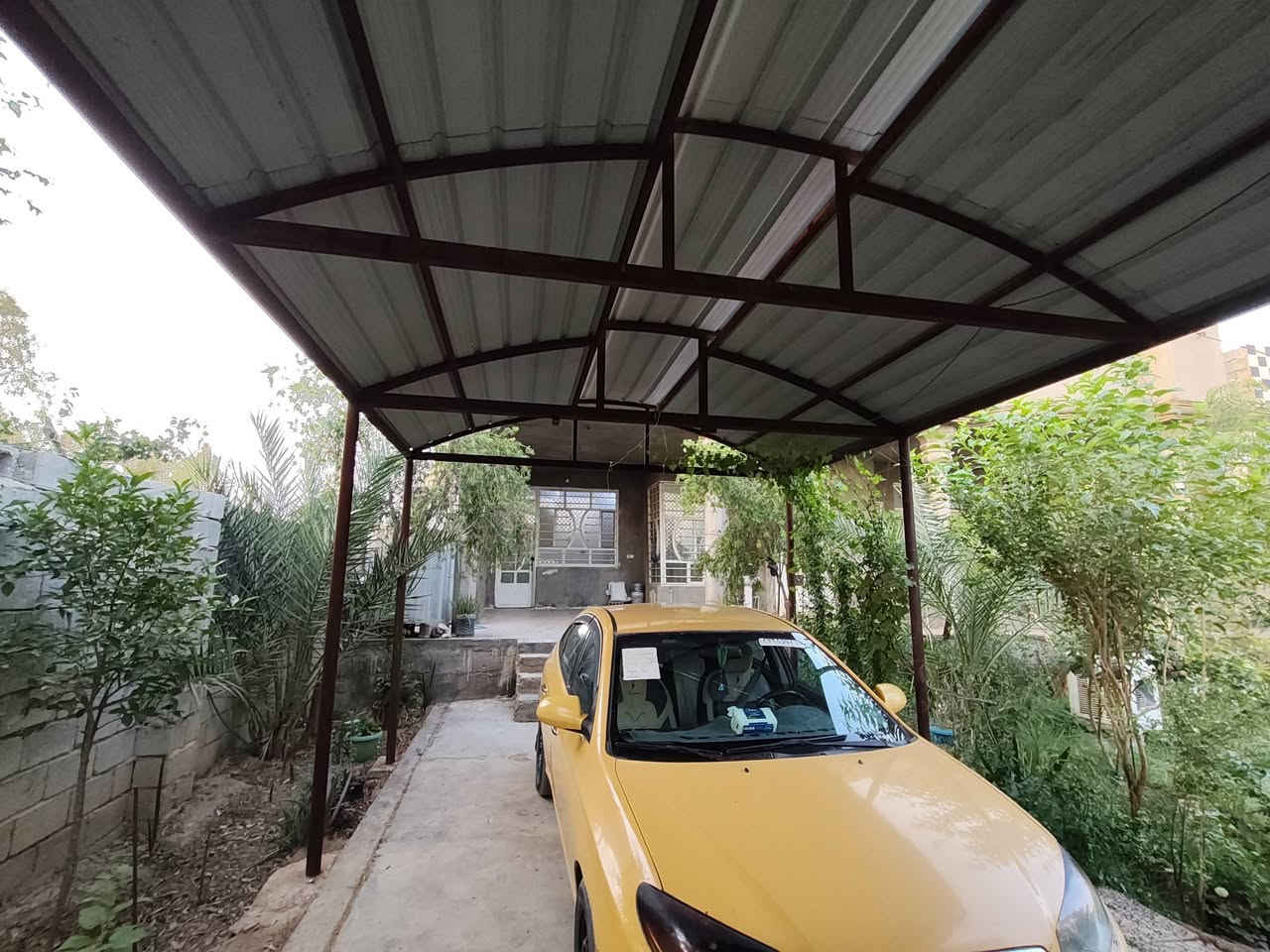 بيت مساحته 450 م للبيع او المراوس يحتوي على غرفتين نوم و استقبال و صالة و مطبخ اضافة الى حديقة كبيرة و كراج سيارة السطح  مغلف بالكامل بالايزوكام الحديث المانع للحرارة و الرطوبة بالاضافة الى قطعة بجانب البيت مساحتها تقريبا 150 متر و اقل
العنوان :-  تقاطع الوجيهية خلف محطة اللمحة المشيدة (محطه فوزي) و مجاور مدينة الالعاب الجديدة
للأستفسار التواصل على الواتساب
***********

@الجميع
