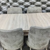 ميز طعام • ٦ كراسي قماش • مستخدم قليل