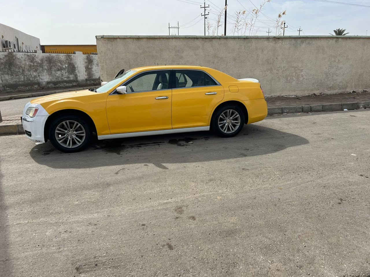 السلام عليكم اوبامه 12 البيع بيه جاملق وبنيد وجاملق الثاني هم مفتوح وبيه شبرين بلجاملق الخلفي جاهزه السياره حداديه جديده خلفي ومامي تخم تاير السعر 155 وبيه مجال *********** مكاني ميسان علي الشرقي
