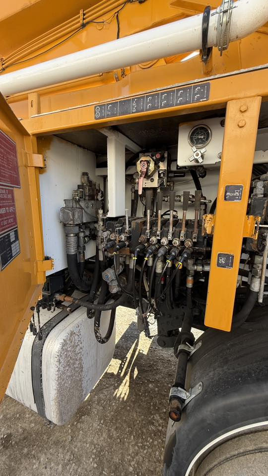 السلام عليكم بم شوينك 42  موديل 2006 بم شوط طويل 250 سيت مضخات جديد سيت بوري وقفيص 
يعني مو عايز شي و بوجهك للشغل بشرط 
الاستفسار ***********
***********
