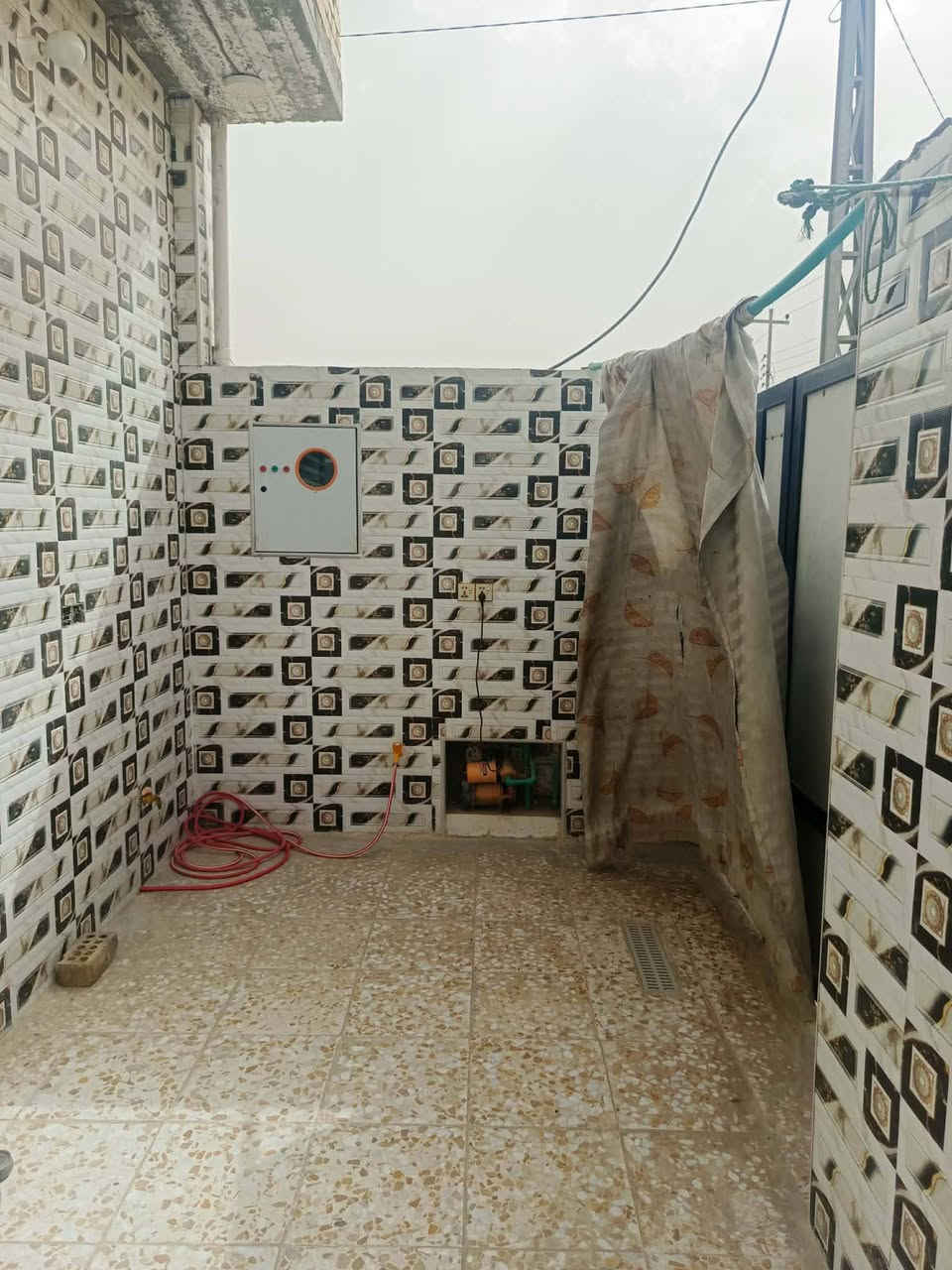 🏠 للبيع بيت في كربلاء المقدسة – حي الساهرون

📍 الموقع: حي الساهرون
📐 المساحة: 125 متر مربع
🏫 على مدرسة (موقع مميز)

يتكون من:
✅ غرفتين نوم
✅ استقبال
✅ صالة
✅ مطبخ حار وبارد
✅ صحيات كاملة
✅ طابق ونص

📞 للاستفسار والاتصال: ***********
#حسين_لعقارات_كربلاء
