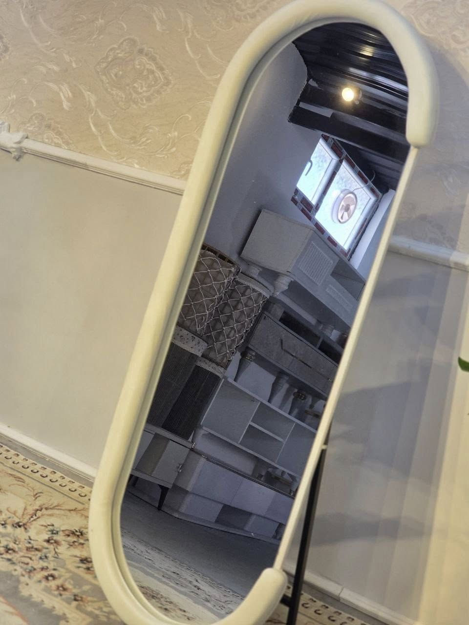 #سارع_بالحجز_ #الجميع
✨ وصل الجديد يمّنا ✨
🪞 مرايا بيضوي قديفة
لمسة نعومة وفخامة تكمّل ديكور البيت ✨
مناسبة لغرف النوم، الصالات والمداخل 👌
✔️ إطار قديف ناعم
✔️ تصميم أنيق وعصري
✔️ تعطي وسع وجمالية للمكان

🚚 التوصيل:
✔️ مجاني داخل بغداد
✔️ مجاني لجميع المحافظات

للحجز والاستفسار مراسله الصفحة او الاتصال بالرقم ***********
