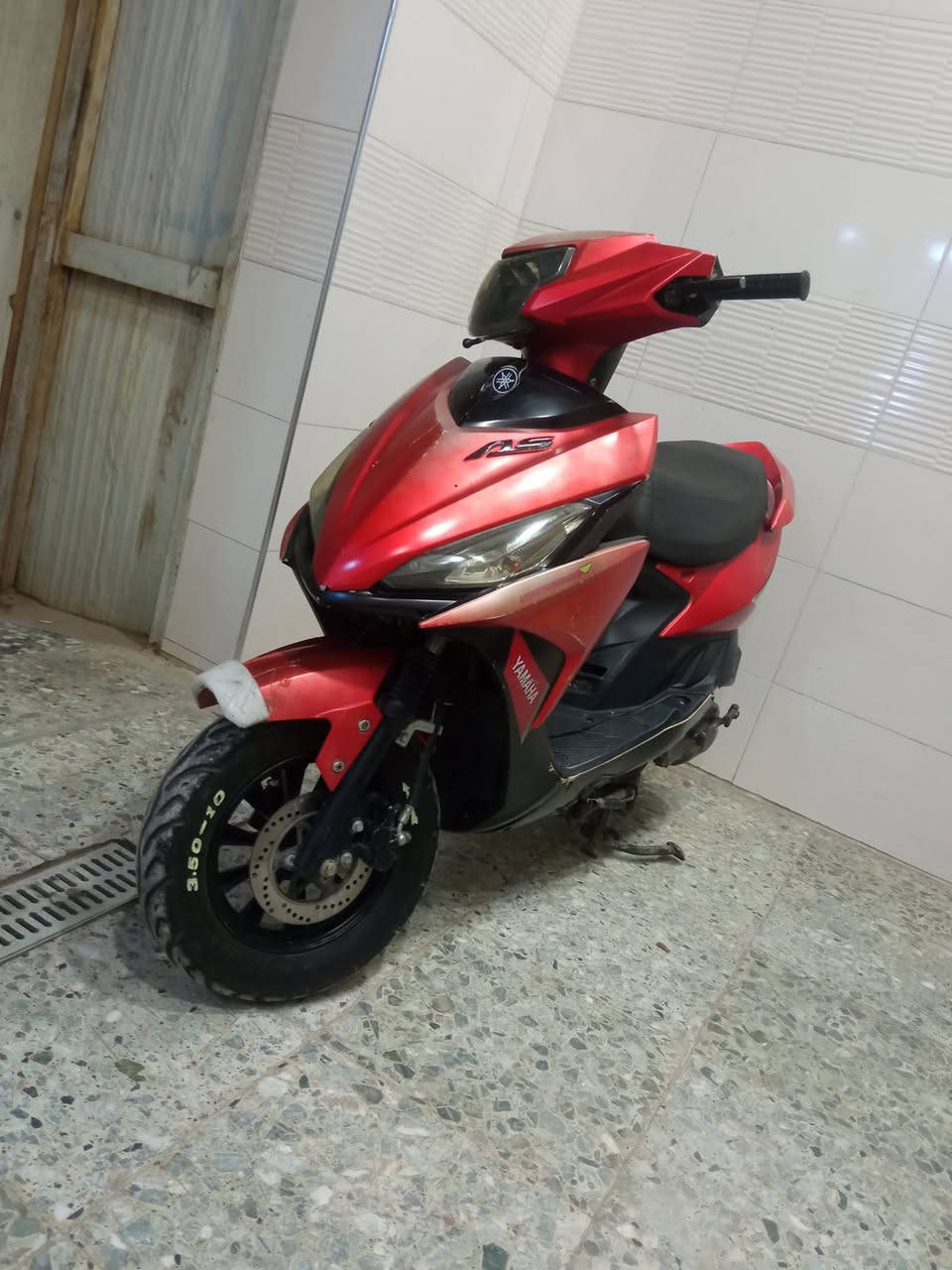 السلام عليكم اخوان دراجه يوماها  ماكس مديل 21 الله شاهد مكينه مكفوله من الفتح وصوتها ماتسمعه سحبها يخبل كهربائيات كلها شغاله نكره سلف فقط ضررها موضح بالصوره الكفر مال دشبول شويه مكسور اوراقها موجوده السعر 450وبيها مجال بسيط مكان بغداد منطقه الرشاد
***********واتساب
