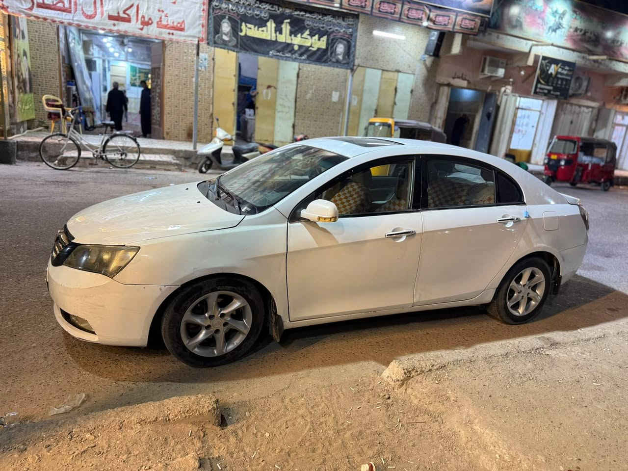 سلام عليكم سيارة ام اكراند موديل 12 سيارة حلوة محرك اوكير كفالة بس بيهة تلحيضات اسعر 32 ورقة اوبيهة مجال قليل ***********
