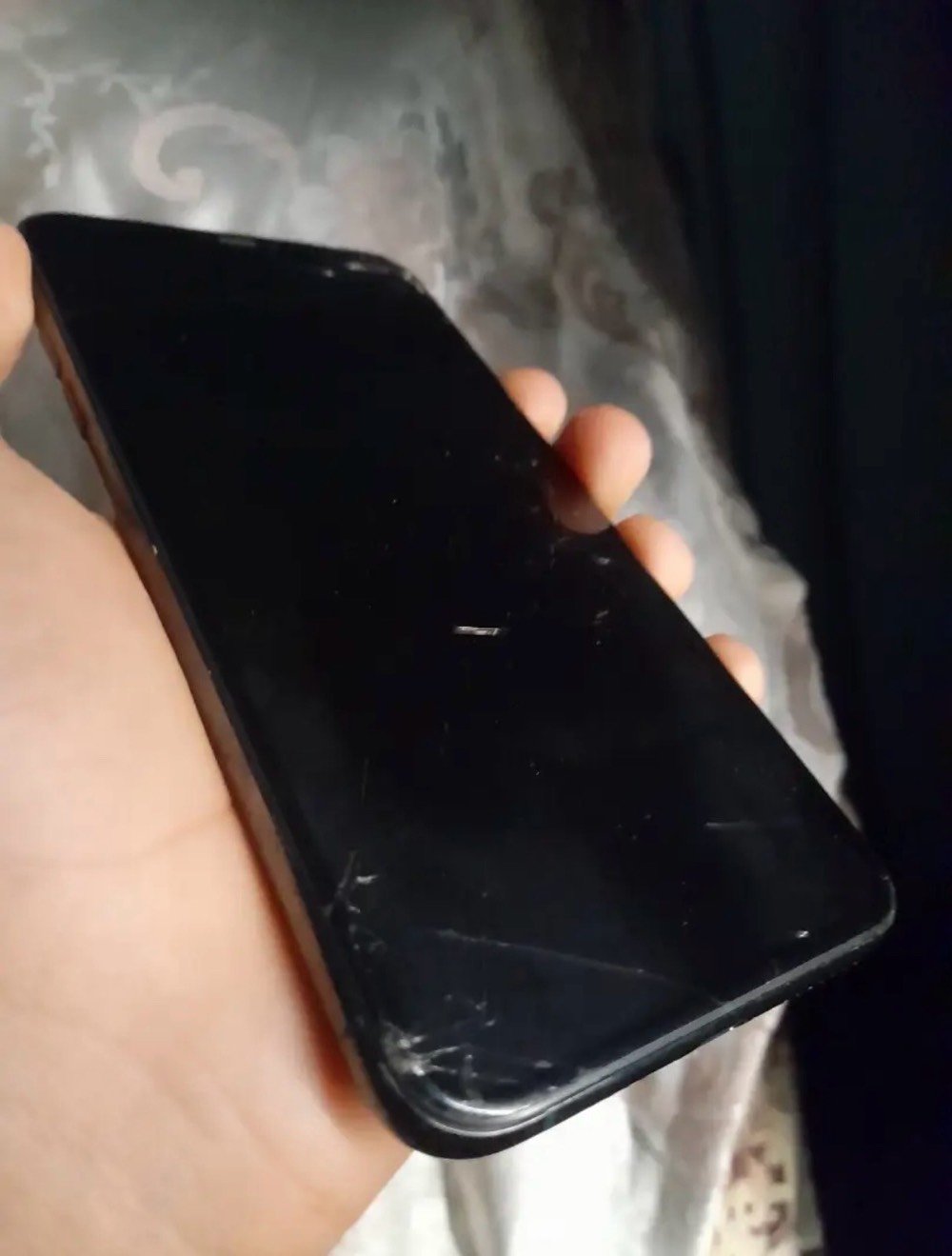 بغداد الشعله حي الجوادين الجهاز وتر مامفتوح وكلشي شغال ذاكره256بطاريه75