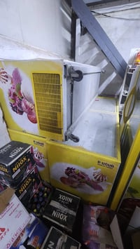 مجمدات سنتر للبيع كلهن شغالات  1-مجمده 2 متر نوع حوت سعر 650,000  2-مج...