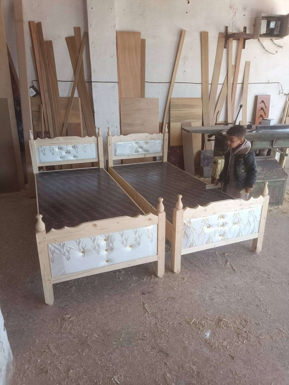 اسره خشب بأشكال مختلفه الخالص حي الجنود ***********
