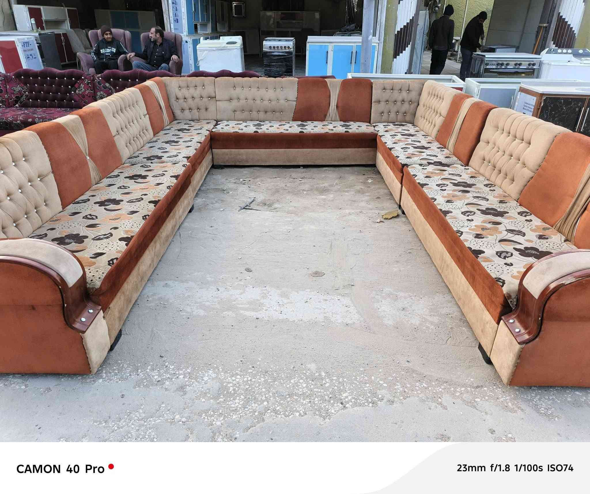 ديوان تسكام ونظيف وثقيل بلوك اسود ٢٠ نفر اخو الجديد اي ضرار مابيه حيل نظيف جدا واكو الي باب بيتك عدنه توصيل ***********
