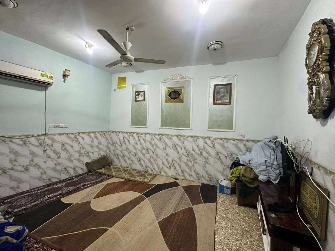 بسم الله الرحمن الرحيم         

          #دار_للبيع

موقع الدار :  الكورنيش قرب مجمع الامراء
____________________________________
#المساحه : ١٣٧ م 

#تفاصيل_العقار ::   يتكون من طابقين الطابق الاول براني ومطبخ وهول وغرفه وصحيات وتهويات اثنين وطارمة صغيرة 

الطابق الثاني غرف عدد ثلاثه وصحيات وبيتونه كاملات 
____________________________________

#السعر_الدار:    ١٨٠ مليون قابل للتفاوض
____________________________________
#من يرغب بعرض عقار مراسلتنا  على الرقم وتساب
 ***********  و  ***********   
وارسال جميع التفاصيل والمعلومات صور العقار مع موقع العقار 

🏘مكتب البركة للعقارات حي العسكري مقابيل كراج حي العسكري
