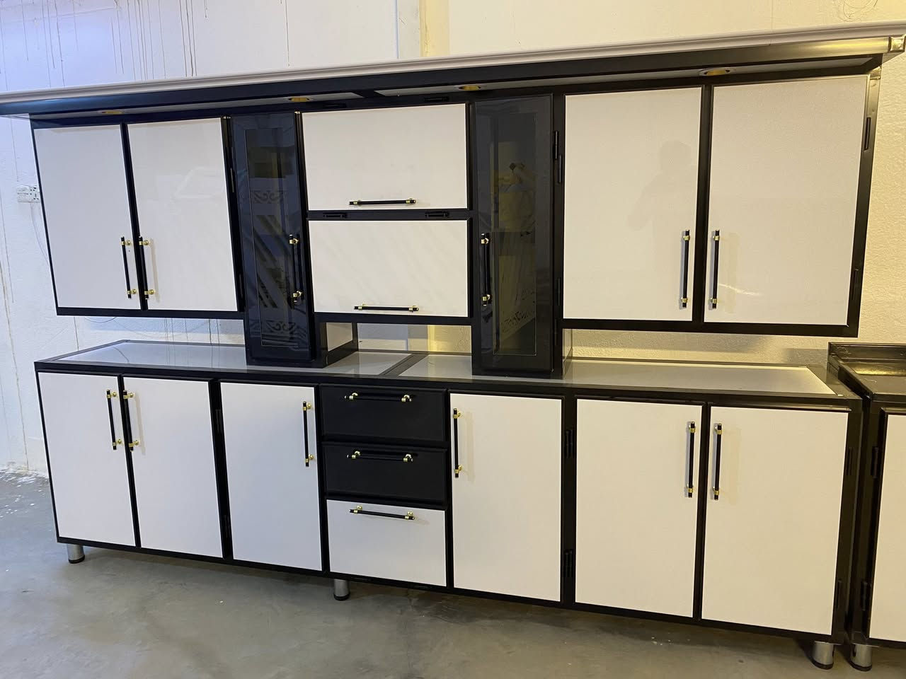 للبيع كاونتر جديد تزكام تركي  ثلاث مترات ارضي ومعلق والسنك متر ونص مرمر يوجد مراوس
العنوان مغربه بل شيشان الثانيه بل سايدين آخر استداره الاتصال *********** بي واتساب يوجد خدمه توصيل
