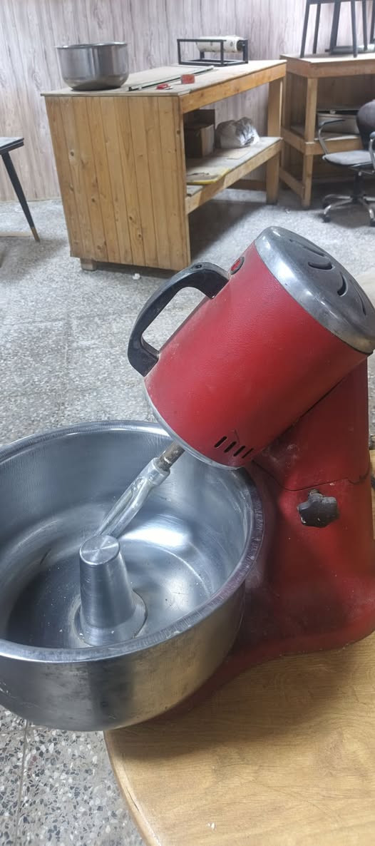 سلام عليكم عجانة ١٠ كيلو مستعملة قليل سعرها ٢٥٠ وبيها مجال ***********
