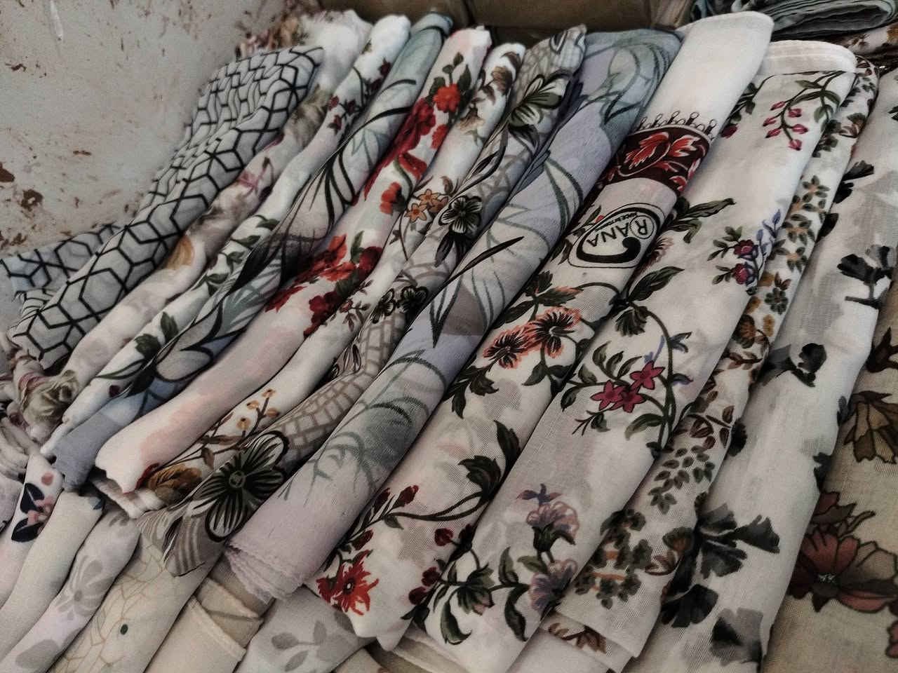 # منتوجات الأفراح 
 "بسسسم الله بديييت 😍 وعلى النبي صلييت 🤲💞
 سلعة جديدة نااار 🔥 🔥 
لمن همها الأمر تتفضل على الخاص 👀📨
#حجابات #العطف #جهاز_العروسة #سلعةجديدة #حناءالادرار


**إذا كنت صاحب هذا الإعلان وتريد حذفه لأي سبب، رجاءا أرسل رسالة إلى الدعم الفني**