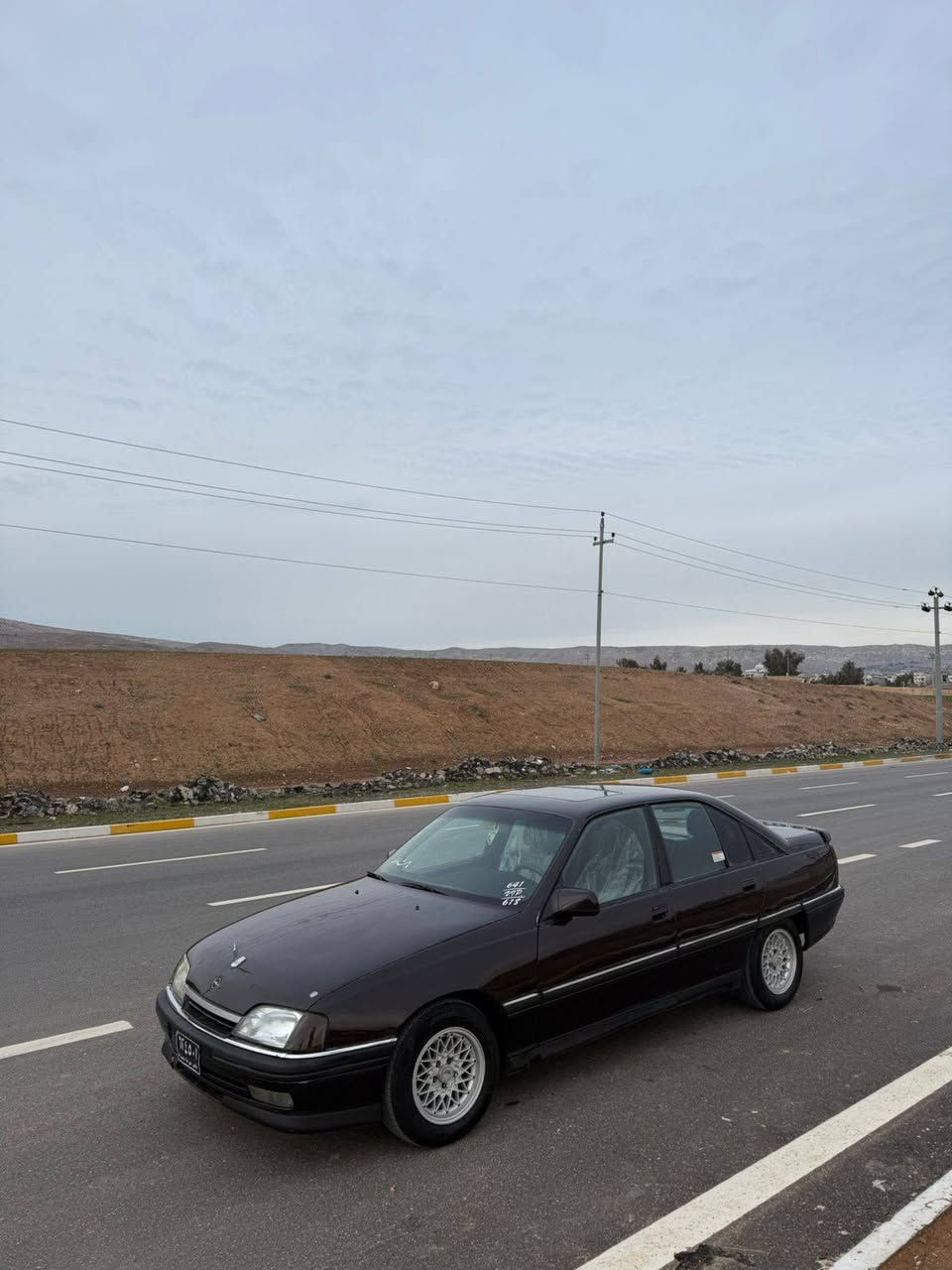 بەناوی خوای گەورە 
ئۆمێگا 20 تۆماتیک ئارم و سلایت بێ دەعم و لێدراو و عایس و ھۆکی بیلادی کارەبای مەزبووتە پانکە کارەباییە سەیارەکە زۆر پاک ماوەتە گێرو مەکینە و ئەکسلی بەشەرت ئارم ھەولێرە بێ کێشەو مۆدیلی 1992 عەنابی 
***********
*********** كويسينجاك, أربيل

