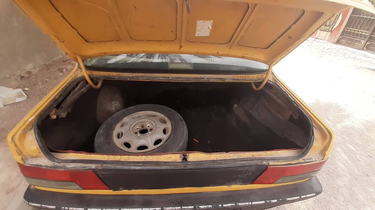 السلام عليكم بيجو روى كير ومحرك ونجي رقم انكليزي سنويه لل 27 صاحبه يريد مداور غرامات مصفره هيئه عليه 100 صاحبه يمي بل سماوه سعره 23 
رقم تليفون *********** وبي واتساب
