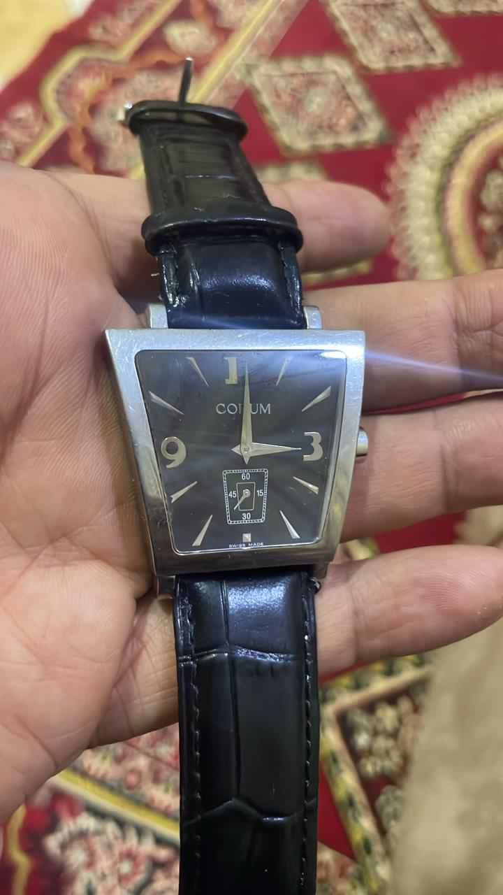 ساعة يد ماركة Corum تصميم كلاسيك انيق 🔥❤️
مينا سوداء 
حركة كوارتز دقيقة ⌚ 
علامات ساعه معدنيه وارقام انجليزية 
هيكل وابزيم من الفولاذ المقاوم للصدأ مع شاشة من الزجاج الزفير مقاوم للخدوش والصدمات 💎 
سوار جلد اسود فاخر 🖤


**إذا كنت صاحب هذا الإعلان وتريد حذفه لأي سبب، رجاءا أرسل رسالة إلى الدعم الفني**