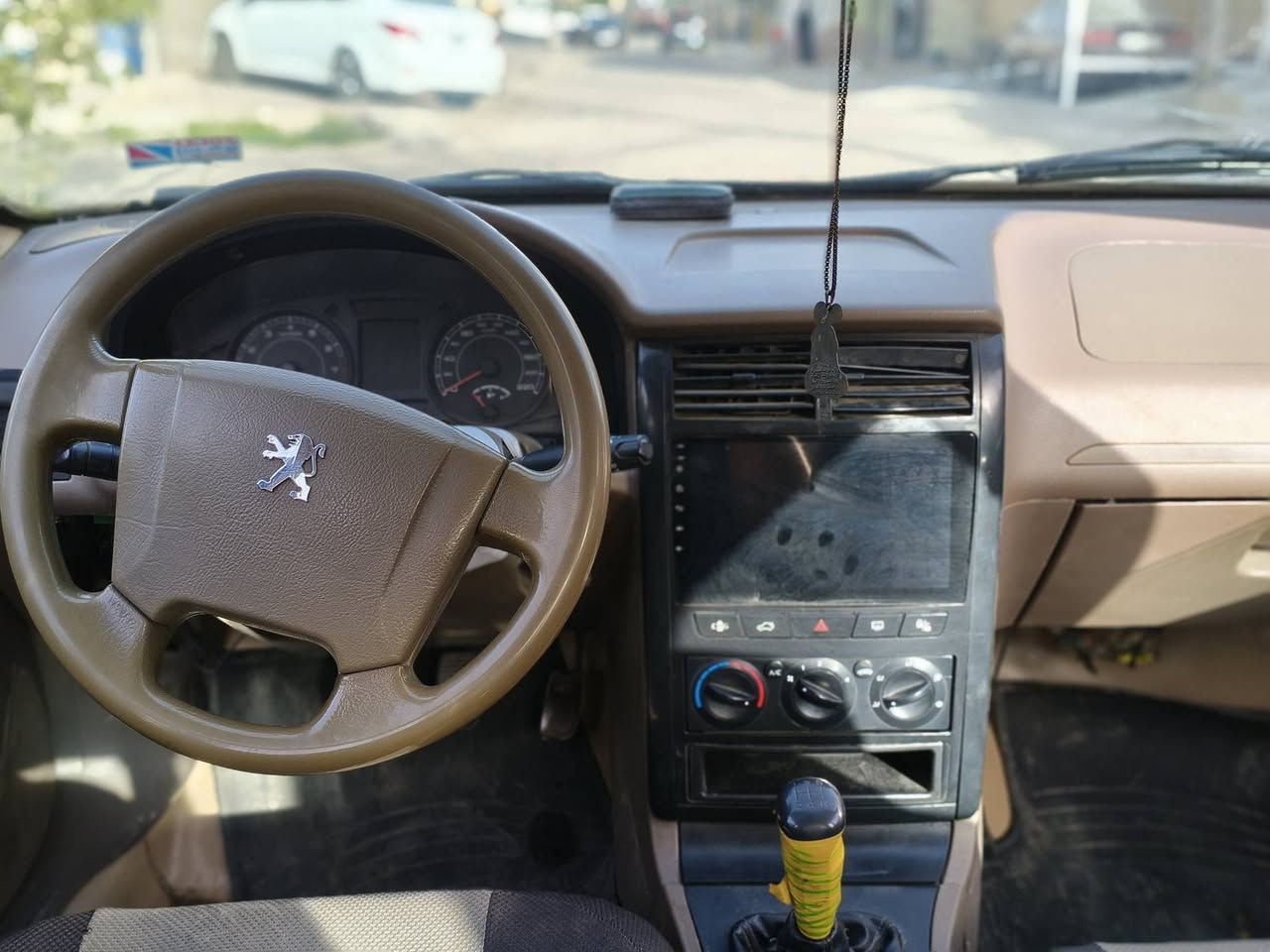 بيجو موديل 16 رقم ميسان  تبريد تخم تاير كير خير من يم الله  مكينه بيه بخار حداديه جديده دواخل جديده السياره نضيفه وحلوه مكان السياره قطاع 30 الاتصال او المراسله على الرقم *********** السعر 27ورقه وبيه مجال للطيبين
