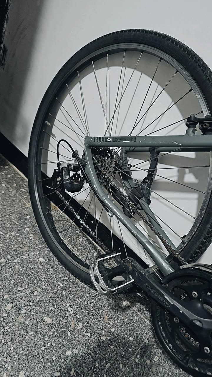 السلام عليكم
دراجة هوائية ماركة GT 🚲 
بالة حاوية غير مستعمل بلعراق💯 

حجم 28 -c700 قياس S
حجم التايرات 700x38🛞 
وايرات دفن
سرج وستيرن ورگبة GT
بريكات طوگ وترهم دسك 
المعدن المنيوم نظافة 90‎%
السستم شيمانو بالكامل 8/3 بدون اي نقص 

السعر 210 الف

الدورة 
للاستفسار الاتصال ***********
