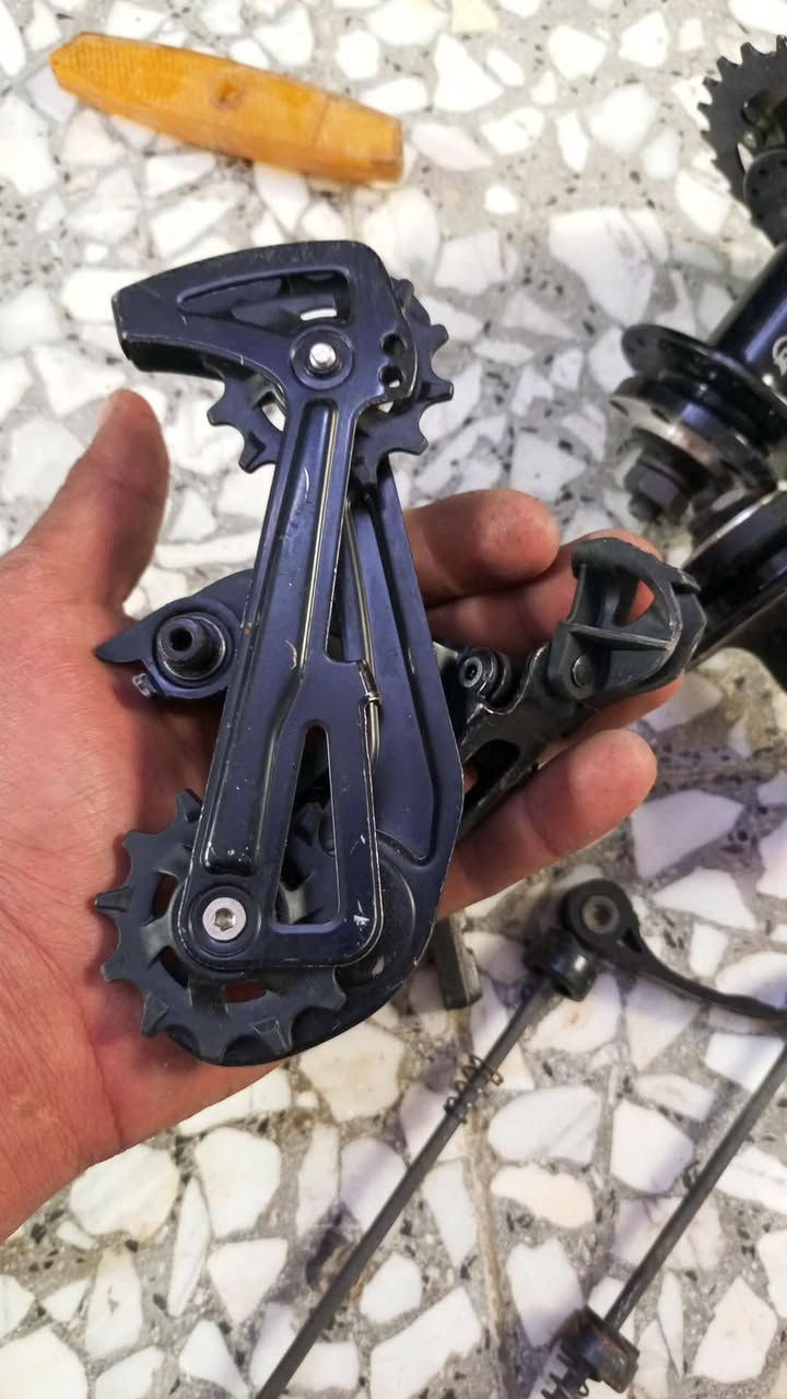 غراض بايسكل طالعلي بل امزون وغراض جدد ما مستعمل الشراي يجي خاص او رقم ***********
