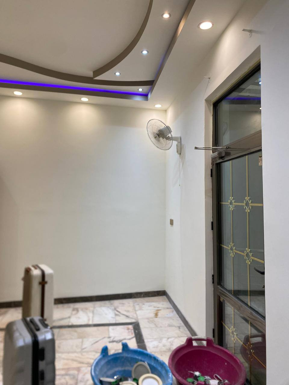 سلام عليكم إني صباغ اشتغل صبغ جدران وحديد واجهيات وتصليح جبسن بورد ومعجون وطلس وستن ورش أبواب وشبابيك مكاني كربلاء ***********+***********
