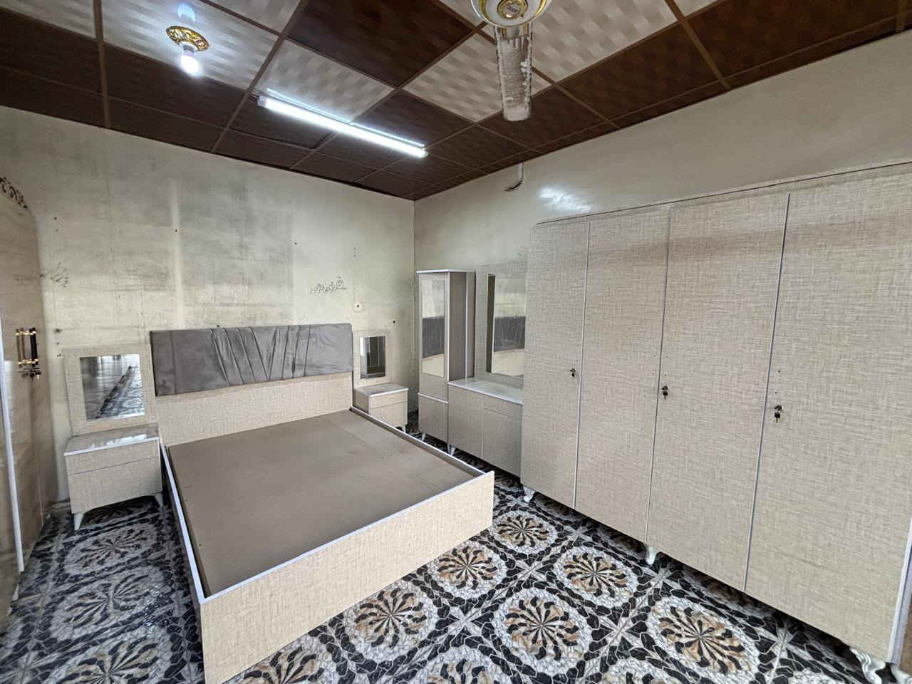 غرفه نوم تركي 6قطع تفصال حطاطه مو شوكي  جديد السعر 450  الشراي يجي خاص مو شراي لاتعامل العنوان كركوك حي العروبه قرب جامع الامام علي ***********
