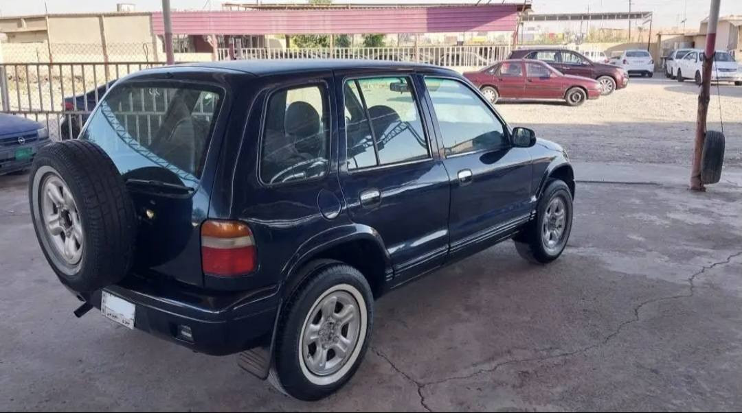 سلام عليكم.     السعر 40 وبيها مجال
سبورتج 
موديل 93 
محرك 4 سلندر بانزين شرط كير عادي 4×4
لون نيلي صبغ حزام جماليه 
تبريد تدفئه شغال 4جامات كهرب 
طخم تايرات 5 ويلكب 
كهربائياتها شغاله 
غرفتها حلوه 
سنويه عضم منتهيه 2025/5/9
رقم نينوى 
شرط التحويل والغرامات 
كابون بانزين بيها 
سياره حلوه وجاهزه  بدون ضرب او دعم  خياس مابيها ابد 
عنوان موصل برطله 
للستفسار 

***********
*********** الحمدانية, نينوى
