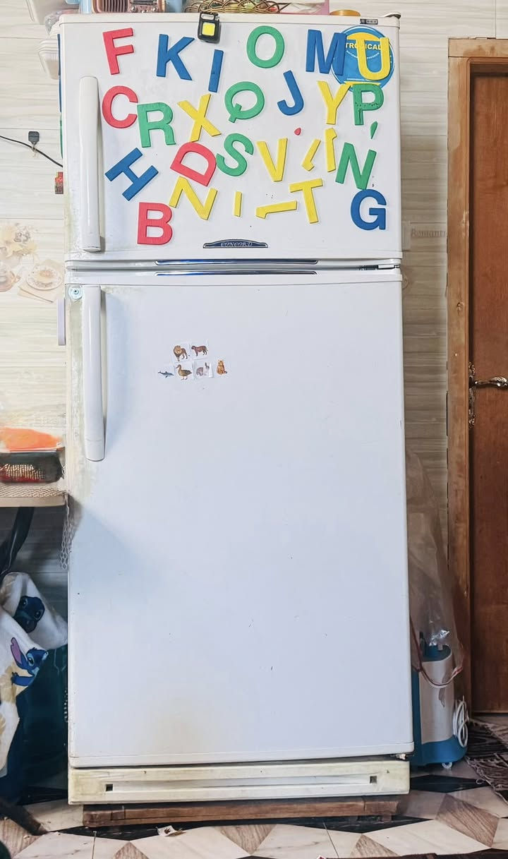 السلام عليكم 
١-طباخ أوشن الألماني أربع عيون يحوي خاصية نظام الأمان الكامل ومانع تسرب وحماية للاطفال عند محاولة تشغيل العيون لايخرج أي غاز 
جميع عيون الطباخ شغالة والفرن شغال العين السفلى والعلوية
خالي من أي صيانة  
السعر المطلوب: ٣٠٠الف ( سعر الجديد ٨٠٠)
٢-ثلاجة كونكورد غنية عن التعريف الحجم الكبير شغالة ١٠٠٪؜
معها قاعدة خشبية
السعر المطلوب: ٢٥٠ ألف
٣-تلفزيون كيو ال جي  (QLG) سمارت ٤٠ بوصة
شاشة أولد ٤٣٠٠ (4K)
يحوي مخرج  HDMI يوجد تطبيق سينمانا ويوتيوب وتطبيقات أخرى يمكن تحميلها من النت
السعر المطلوب: ١٥٠ ألف
*ملاحظة: الأسعار قابلة للتفاوض 
رقم التواصل: ***********
