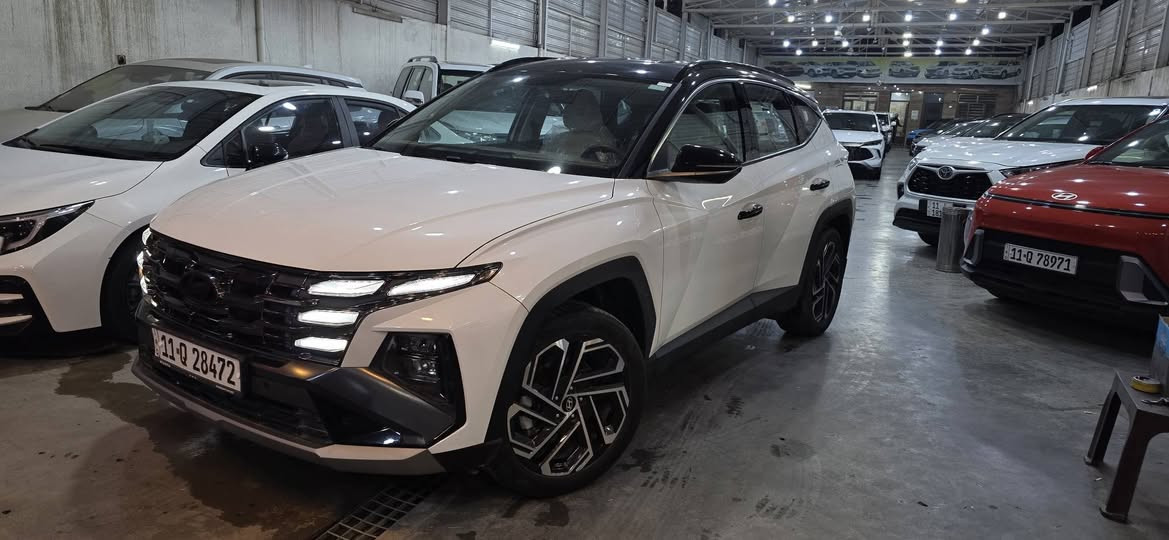 توسان 2025 رقم بغداد انكليزي 
سياره مكفوله عام  
سياره تو كلر بلادي 
ماشيه 21الف
مواصفات فول للاخير عده البانروما 
بصمه تشغيل وابواب 
حساسات امامي خلفي 
شحن وايرلس 
دشبول شاشات 
داخل ابيض 
هاند بريك بصمه 
جنطه كهرباء 
تشغيل عن بعد
اوتو هولد 
قطعتين تبريد 
بردات خلفيه 
كامره خلفيه 
اشاير بل مري 
مري شفط 
لدات + زنون 
سياره فول عده البانروما 
ومكفوله حيل نظيفه 
سعر 243 بيها مجال بسيط 

مكان بغداد 
***********
