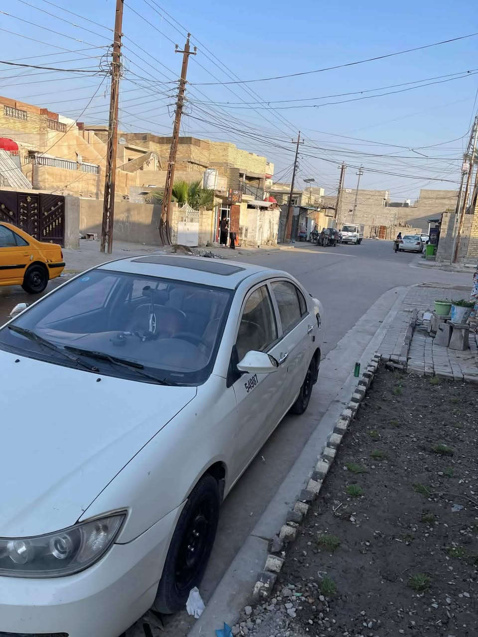 السلام عليكم ليفان 620 موديل 13السياره نقصهة تبريد حداديه كامله جديده السياره باسمي ومصبوغه حزام كير عادي مكانهة البياع سويب سعرهة 35 وبيهة مجال
***********
