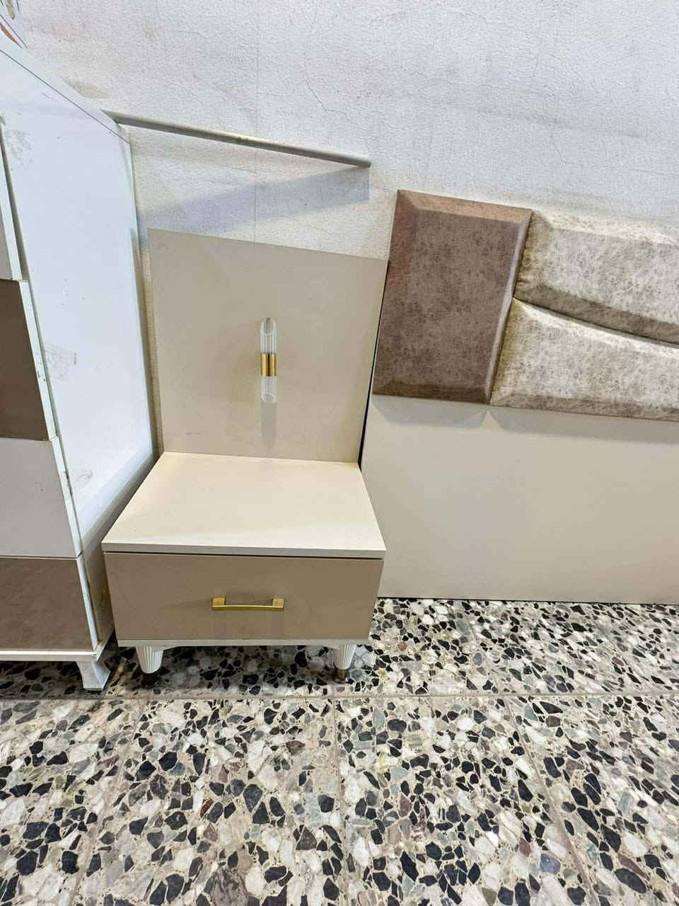 غرفه نوم تركي تخبل نضافه فول نضام بيبان اخت الجديده 5قطع السعر 425الف عنواني النجف حي الميلاد شارع المزرعه سيد علي ماتواجد عل نت***********
