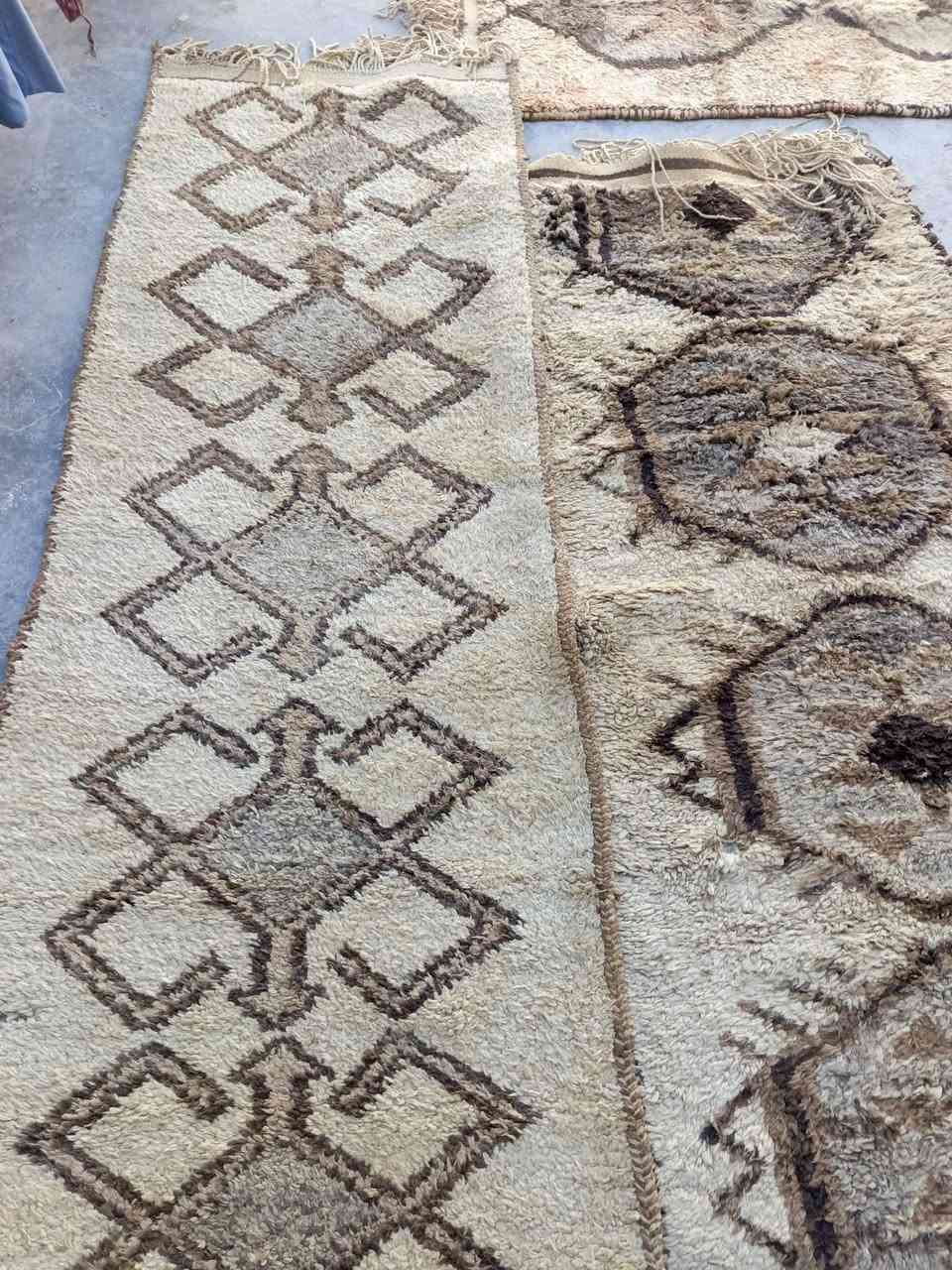 السلام عليكم سجادات قديمات جدآ العدد 7قطع المكان واسط كوت غيرمتواجد خاص رقم تليفون ***********
