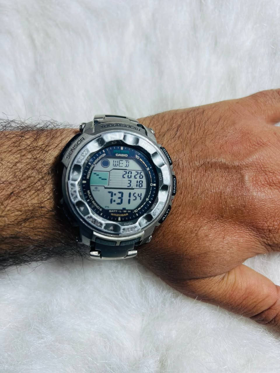 السلام عليكم
ساعة كاسيو بروترك PRW-2500-1JF تيتانيوم بالكامل 
الساعه بيه طخات بالرنك الدوار سير الساعه لوك نضافه 
السعر 175الف
يوجد توصيل 
قطر الساعه 50
مقاومة الماء
مقاومة الماء حتى عمق 100 متر
المقاومة البيئية
مقاومة درجات الحرارة المنخفضة (-10 درجات مئوية/ 14 درجة فهرنهايت)
ميزة المستشعر
نطاق قياس
مقياس الارتفاع: من -700 إلى 10000 م (من -2300 قدم إلى 32800 قدم)
وحدة القياس: 1 م (5 أقدام)
قياسات الذاكرة اليدوية (تصل حتى 30 سجلاً، يتضمن كل منها الارتفاع والتاريخ والوقت)
بيانات السجل التلقائي (الارتفاعات العالية/المنخفضة، الصعود والهبوط التراكمي التلقائي)
بيانات سجل الرحلة (يصل حتى 14 سجلاً للارتفاعات العالية/المنخفضة، الهبوط والصعود التراكمي التلقائي لرحلات معينة)
الميزات الأخرى: بيانات الارتفاع النسبية (من -3000 إلى 3000 م)، الفاصل الزمني للقياسات القابل للتحديد: 5 ثوانٍ أو دقيقتان
*ثانية واحدة لأول 3 دقائق فقط
*التحويل بين المتر والقدم
مقياس الضغط الجوي
نطاق العرض: من 260 إلى 1100 هكتوباسكال (من 7,65 إلى 32,45 بوصة زئبقية)
وحدة العرض: 1 هكتوباسكال (0,05 بوصة زئبقية)
الرسم البياني لميل الضغط الجوي (قراءات آخر 42 ساعة)
الرسم البياني لفارق الضغط الجوي
تنبيه معلومات ميل الضغط الجوي (تشير الصافرة والسهم إلى تغييرات مهمة في الضغط)
*التحويل بين الهكتوباسكال والبوصة الزئبقية
بوصلة رقمية
لقياس الاتجاه وعرضه كنقطة واحدة من أصل 16 نقطة
نطاق القياس: من 0 إلى 359 درجة
وحدة القياس: درجة واحدة
قياس متواصل لمدة 60 ثانية
مؤشر الاتجاه البياني
معايرة ثنائية الاتجاهات
تصحيح الميل المغناطيسي
ذاكرة تحديد الموقع
مقياس الحرارة
نطاق العرض: من -10 إلى 60 درجة مئوية (من 14 إلى 140 درجة فهرنهايت)
وحدة العرض: 0,1 درجة مئوية (0,2 درجة فهرنهايت)
*التحويل بين درجة الحرارة المئوية ودرجة الحرارة بالفهرنهايت


**إذا كنت صاحب هذا الإعلان وتريد حذفه لأي سبب، رجاءا أرسل رسالة إلى الدعم الفني**