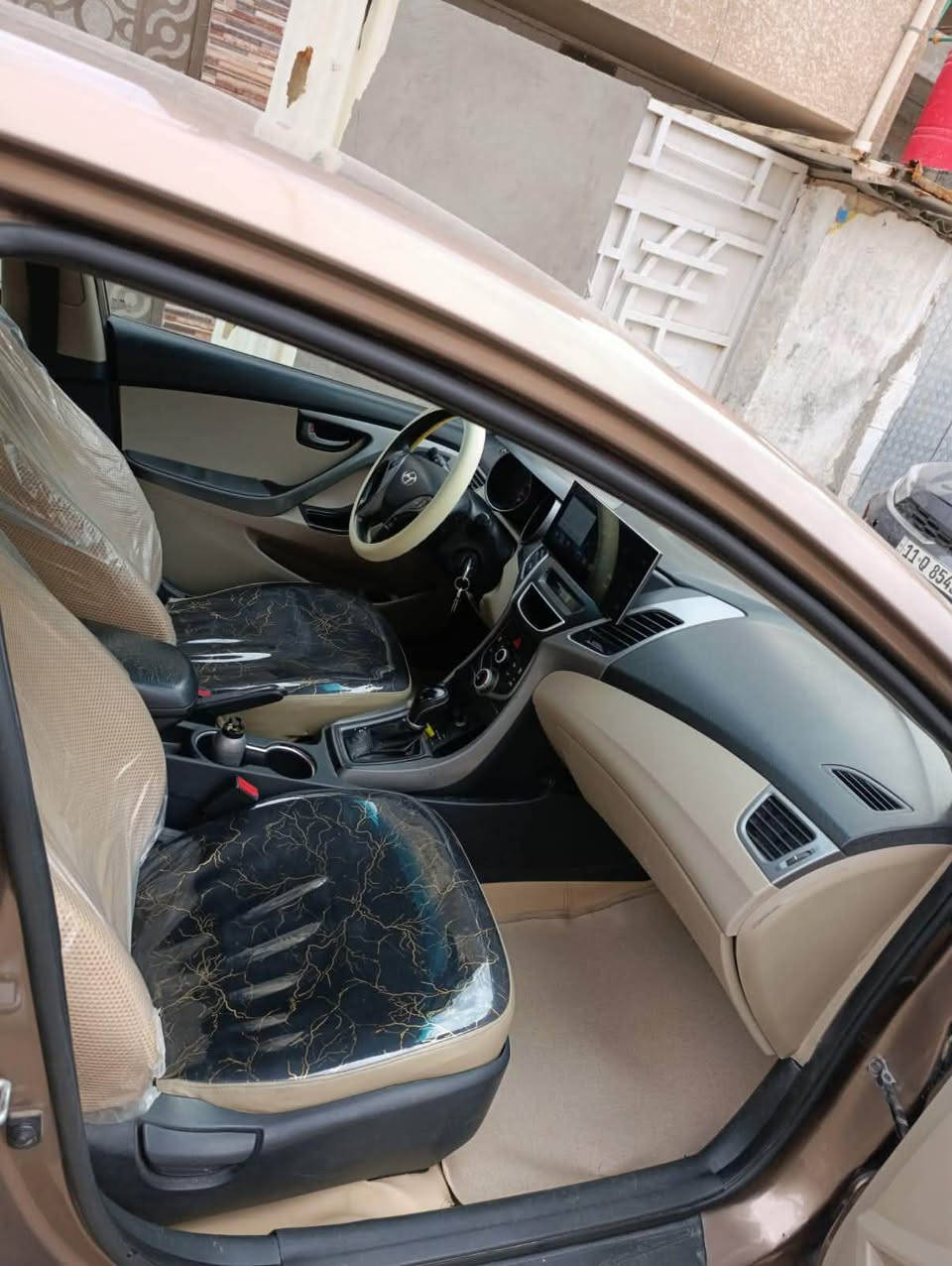 السلام عليكم 
الانترا خليجي بغداد 16محرك 1600دگشن عالي گير محرك كفالة تخم تاير حدادية100‎%‎ تبريد قطعتين كاميرا اشاير بالمري شاشة  لايت زنون رقم انگليزي  السنوية لغاية 28 السيارة ماشية 90
السعر 110وبيها مجال قليل 
العنوان واسط مركز مدينة
للاتصال/*********** دهل اوران, واسط
