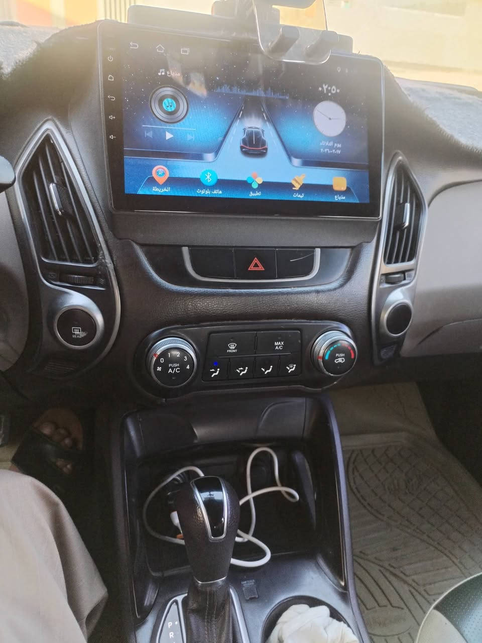 السلام عليكم يوجد توسان موديل ١٥ لون ابيض رقم بغداد انكليزي بسمي تحويل مباشر مكينه ٢٠٠٠ دوش السعر ١٢٥ ابيع غير مكفول بدون سونر شوف العين بيه طخات اوصبغ استفسار *********** المكان حله كفل
