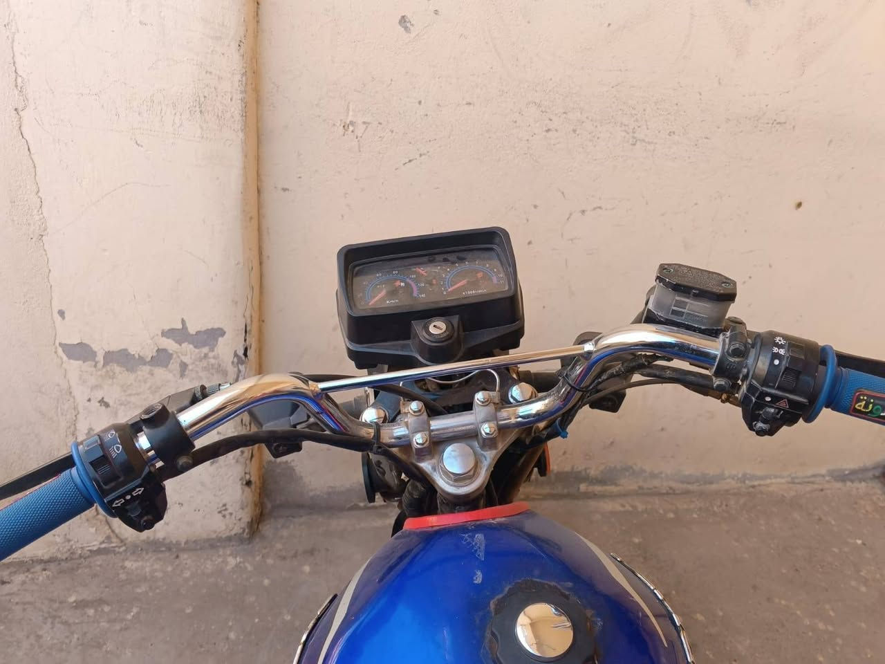 دراجه سيفان مديل ٢٣  أوراق كامله السعر ٥٠٠ وبيه مجال بسيط الشراي يتصل مكان تقاطع القدس***********
