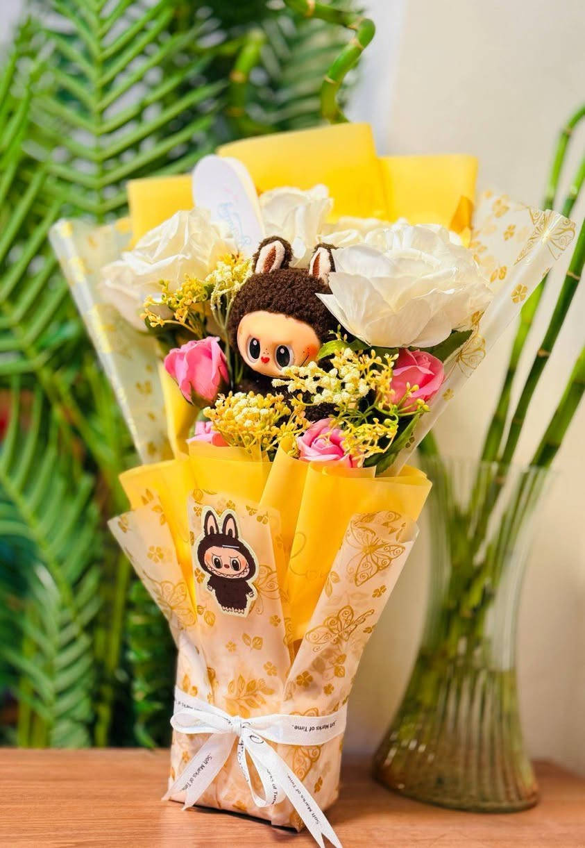 2⃣0⃣2⃣6⃣🧨🎁🕯
🎄هدايا رأس السنة الميلادية 🎁🎁بوكي لابوبو للحبيبة الغالية أو الأخت الحنونة…هذا لابوبو هذا شنو اليوم 😆💫هبة اللابوبو؟ جبناها… بس بطريقتنا الخاصة 😂😎

💐، لأن التريند ما يكمل بدون لمسة لابوبو ✨ فا سوينا الكم بوكي لابوبو “ورد أبيض ناعم يدل عالذوق العالي، ويجي ويا لعبة لابوبو تكسر الرسمية … هدية تخليك تكول أحبج بس بدون فلسفة 

💌وحتى نزيد المفاجأة ، لون لابوبو حسب الحظ +كل بوكي يجي ويا كارت عبارة تختارها بنفسك/ج 😘 

هدية تجمع البراءة والضحكة والمزاج الحلو بنفس الوقت…
لأن لابوبو يعرف شلون يخرب الروتين ويخلي اليوم كله فرح وضحك 😂💖
فرح طفلتك/او اختك او صديقتك او اي انسانه عزيزة على كلبج /كلبك🌷او خلو يومهم مميز وابدؤوا السنة بأحلى إحساس وياهم !"
🛑ملاحظة: الأبوبو الأصلي وليس المتوفر في الأسواق، لأن الجودة والتميّز أهم شيء!
🚘يوجد خدمة توصيل لجميع المحافضات مجانا🚘


**إذا كنت صاحب هذا الإعلان وتريد حذفه لأي سبب، رجاءا أرسل رسالة إلى الدعم الفني**