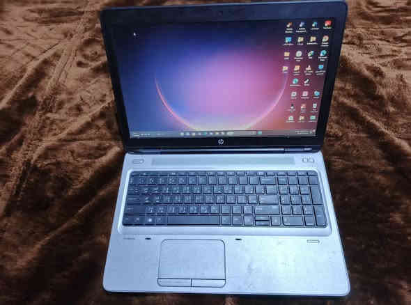 السلام عليكم ورحمة الله وبركاته 
. 
🔸لابتوب للبيع استعمال قليل جداً 
▪️HP ProBook 650 G2
▪️لابتوب سريع وقوي ويفيد للدراسة ويفيد للتصميم   
والمونتاج والتصفح وسلسل

🔸 نظافــــــــة 90٪

🔸 ويجي وي اللابتوب
▪️ماوس ضوئي 
▪️ارضية الماوس
▪️مكبرات صوت 
▪️شاحنة اللابتوب الاصلية

🔸ومنصب بلبرامج
▪️ادوبي فوتوشوب اصدار 23 _ للتصميم 
▪️ادوبي بريمر بــرو اصدار 23 _ للمونتاج
▪️ ادوبي الألستريتور اصدار 23 _ لعمل اللوكو 

🔸 وكل هذااا بسعر 250 الف دينار 

🔸 العنوان
▪️ذي قار _ سوق الشيوخ 

🔸 التواصل عبر الواتساب او عبر الصفحة
▪️*********** هذا الرقم موجود بيه واتساب
