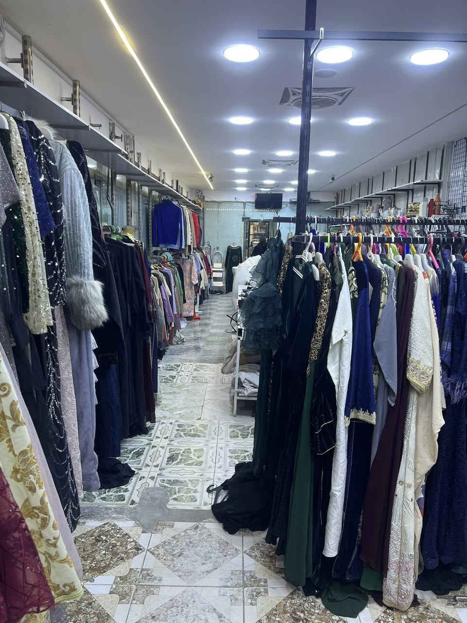 السلام عليكم مجمع للايجار كامل هوه ورفوفه وميوزته وكهرباء كامل مكمل بس جيب غراضك وفتح مجمع معروف اسمه مجمع جدو القديم مقابل المجمع الطبي للاستفسار ‭٠٧٨٢ ١٢٠ ٩٤٤٢‬
