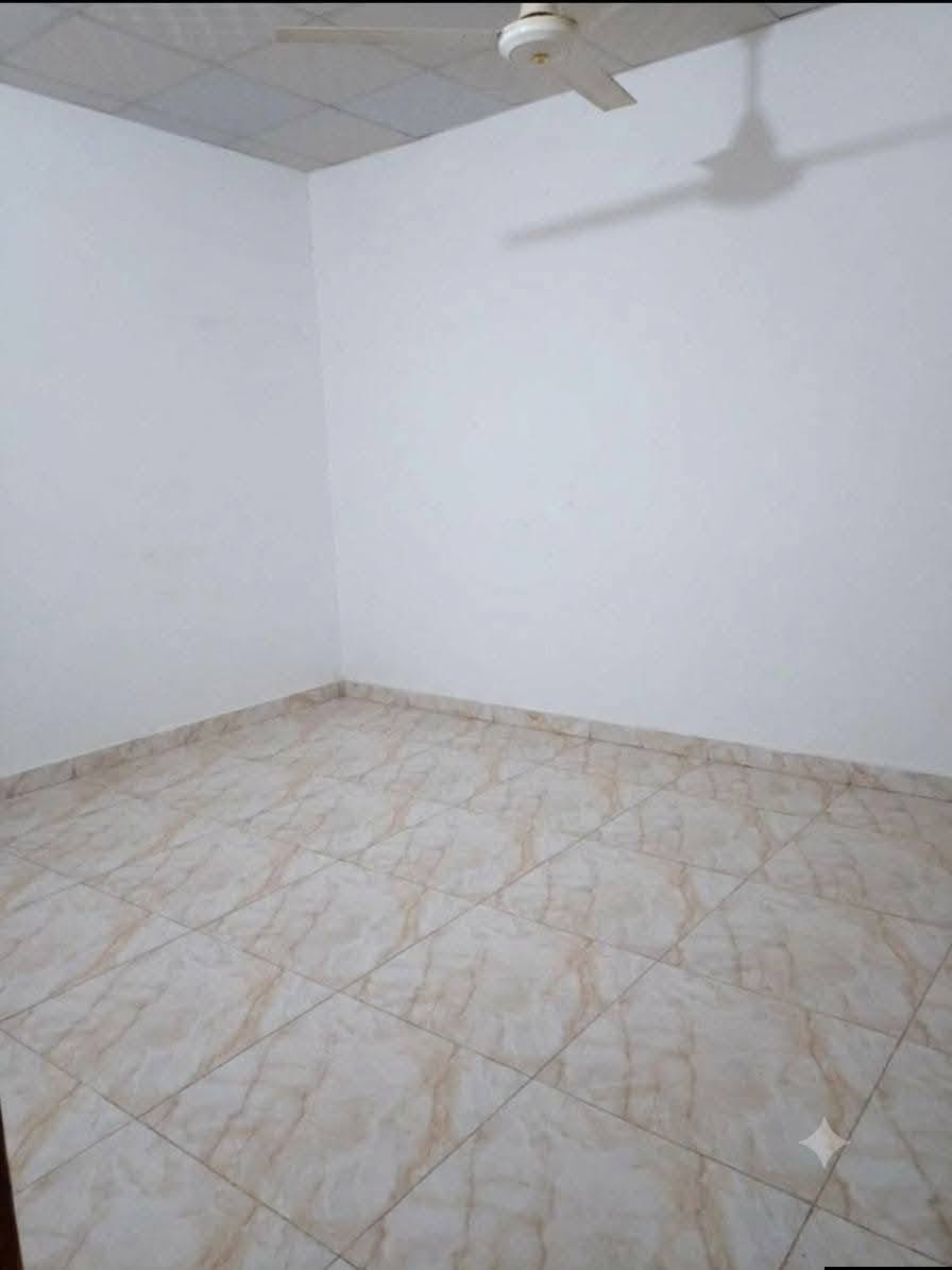 بيت لبيع 
بشارع المطحنه وجه عل شارع العام مباشر 
مشمول بل تطويب 
تفاصيل البيت 
مساحه 100 متر شارع 20
مكون من ستقبال ومطبخ وصاله وغرفه وصحيات داخليه خارجيه بناء حديث ودرجه اولى صب كونكريت مسلح 
سراميك بورسلين كهرباء دفن موقعه جدا راقي وتجاري بسعر 45 مليون وبي مجال لشراي 
لتواصل والاستفسار  مراسلة واتساب عله هذا الرقم ***********
