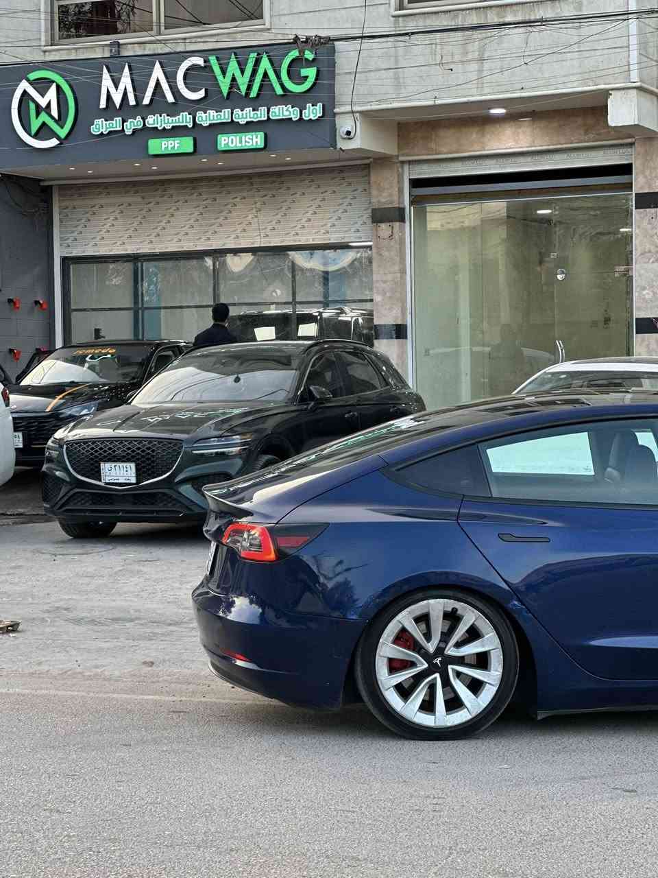 تسلا مودل 3 موديل 2023 فئه standard range plus تمشي شويه اكثر عن الفئه العاديه ماشيه 57 الف كيلو السياره اونلاين مربوطه فون كي التطبيق الاحمر وعليها اشتراك سموان دائمي auto park وقياده الذاتيه ونظام الاستدعاء يعني تكدر من التلفون تقدم السياره وترجعهه السياره حادثهه جاملغ امامي عكس السايق والبنيد وجاملغ خلفي عكس السايق  السعر 160وبيهه مجال


**إذا كنت صاحب هذا الإعلان وتريد حذفه لأي سبب، رجاءا أرسل رسالة إلى الدعم الفني**