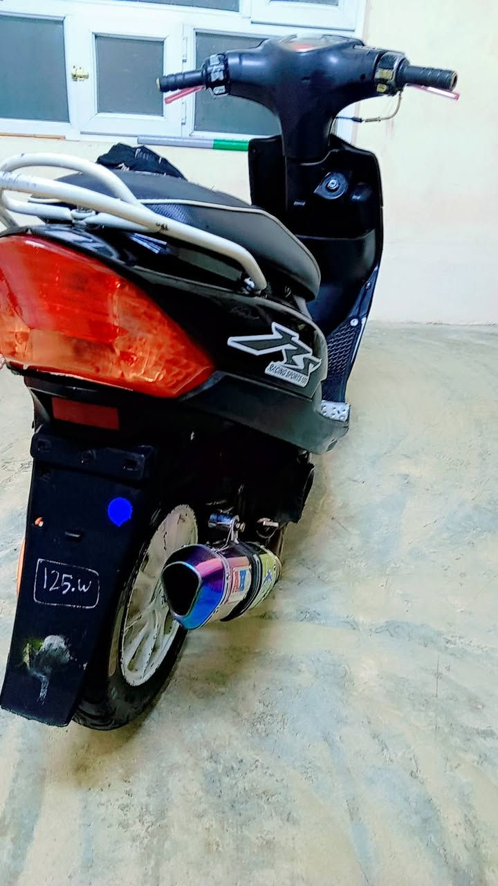 سلام عليكم 
للبيع ماطور ماكس عدله شرط نظافه فول تايرات جدد بوشه 55 صالنصه رياضيه شرط هندر واحد كهربائيات كلها شغاله شرط بس شغل واطلع السعر 650  وبيه مجال شراي يتصل *********** مكاني كركوك
