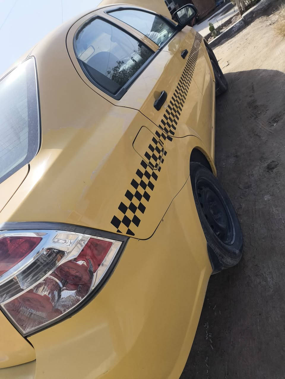 افيو للبيع.. موديل 2011شركه عامه سياره خير من الله حلوه ونضيفه.رقم مثنى  تحويل مباشر  سنويه مشروع وطني  .اوتو ماتيك..خليجي محرك1400مفتوح.. سنتر شغال تقفل وتفتح  كهربائيّ حدادية تخم تاير سياره مكفوله  من كلشي...  سياره احله من صوره  تجي تفحص وشوف بعينك تقنع.. المكان النجف  . السعر 61بيها مجال بصيط.. الاستفسار تصل ع، رقم ***********
