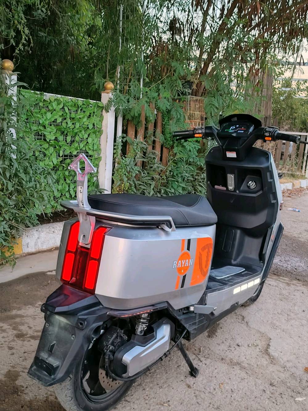 السلام عليكم دراجه شحن للبيع 
نوع ريان وحش الكون 
بيه 6بطريات مسطره سعر 850 وبيه 
مجال حك اجيه مكان بغداد رقم توصل 
***********