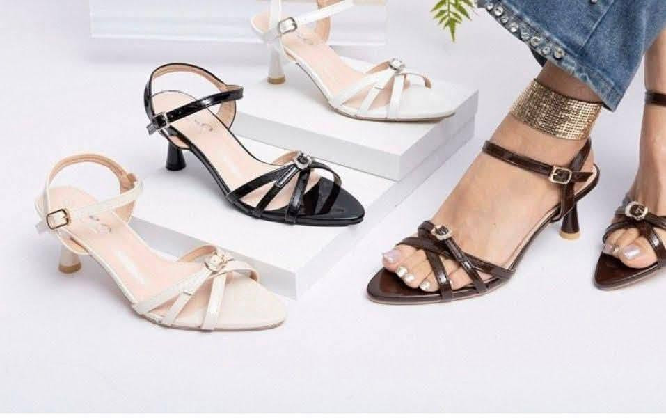 ✨ أحلى موديلات الكعب والفلات والسبورت وصلت ✨
ستايلات ناعمة وفخمة تناسب كل الإطلالات 👠👟
ألوان ترند وموديلات مريحة بجودة مرتبة
دللي طلتج بأحدث التصاميم والأسعار المناسبة 💕
وانواع الحقائب مصنوعه من الجلد الطري 👛👜
@روز ستور


**إذا كنت صاحب هذا الإعلان وتريد حذفه لأي سبب، رجاءا أرسل رسالة إلى الدعم الفني**