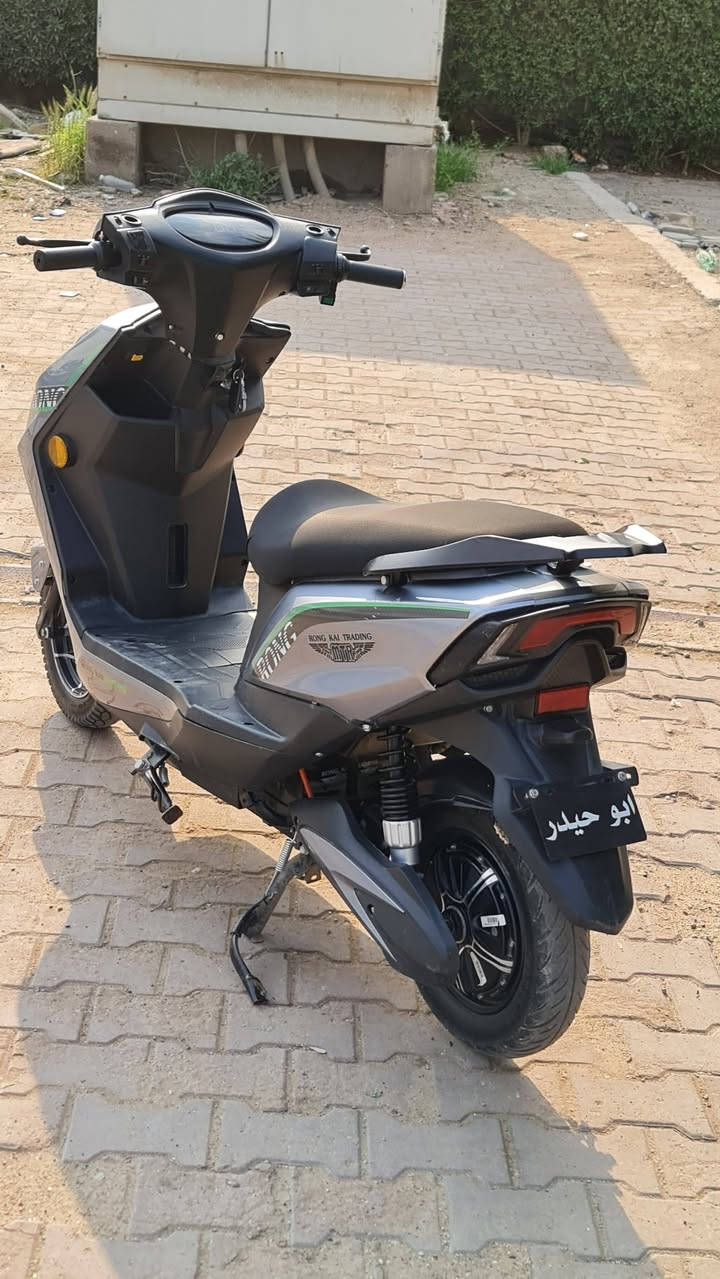 سلام عليكم دراجة شحن سكنس القرش من شركة MTR المواصفات
1-ملف 1500 نحاس حقيقي 

2- 3نمر

3- سرعة 71وية الوزن 61 حقيقي اب تطبيق ويز

4- نضام رجوع الخلف R

5- لايت عالي ناصي زنون 

6- اشاير يمنة سيرى

7-نضام الباركP للحماية من السرقة 

8- منفض USP للشحن

9-هورن 

10- ابريكات الامامي دسك والخلفي بنز شغالات 

11-دبلات الامامي دهن والخلفي شغالات 

12- الدراجة بيها بصمة وسويج

13- قفل صندوق

14-استان صفحة وستان تعليگ

15- الدراجة تجي وياها مرايات بس ما شادهن

16- تايرات جدد

17- تشغيل عن بعد 

18- جهاز اندار ضد السرقة 

19- قفل استيرن 

البطاريات 6 بحالة جيدة نوعاًما 

الدراجة جاهزة مابيها اي نقص 

السعر :550 وبيها مجال 

العنوان بغداد جديدة النعيرية قرب موكب سفن النجاة 

الرقم :***********
