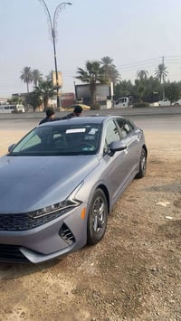 سياره نوع كي فايف مديل 23 بيها بس قطعه زغيره بالباب فقط والباقي كفاله ...